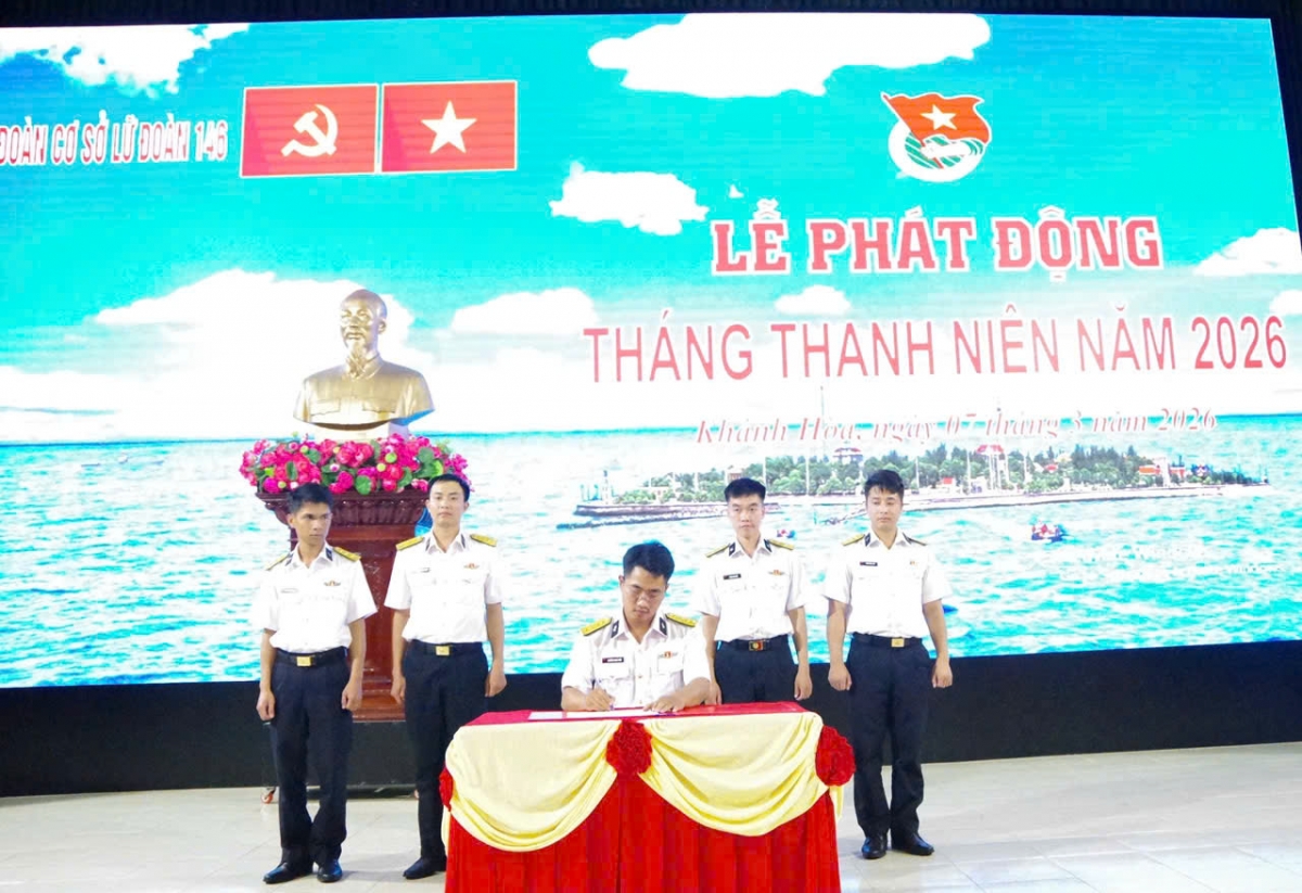 Các chi đoàn khối bờ ký kết giao ước thi đua