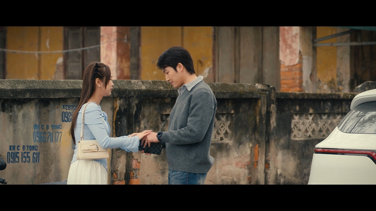 Cặp vợ chồng trẻ Đình Tú - Ngọc Huyền trong phim