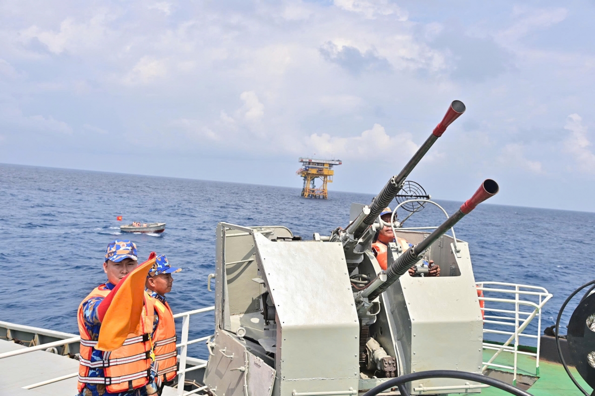 CBCS Vùng 2 Hải quân phổi hợp huấn luyện sẵn sàng chiến đấu trên biển