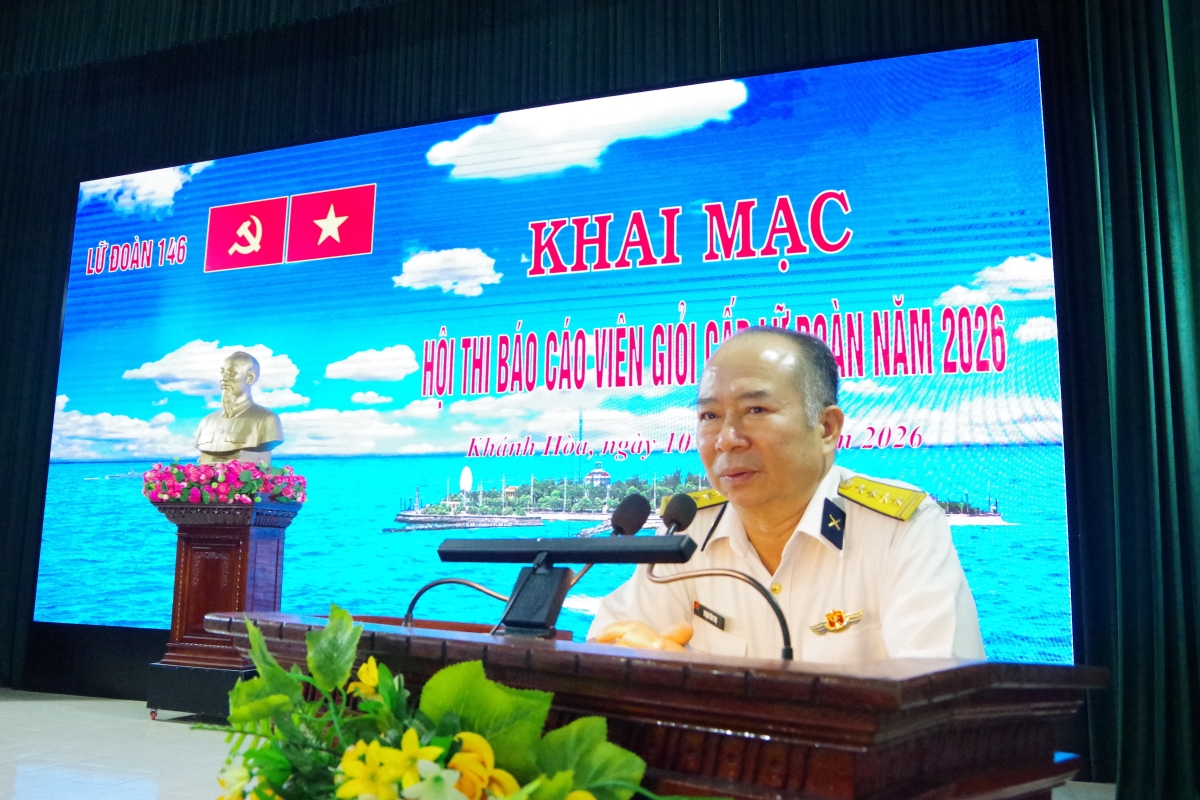 Đại tá Phạm Văn Thọ, Bí thư đảng ủy, Chính ủy Lữ đoàn phát biểu khai mạc Hội thi