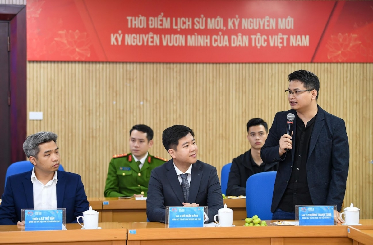 (Các gương mặt trẻ Việt Nam tiêu biểu những năm trước đã giao lưu chia sẻ
 tại chương trình)