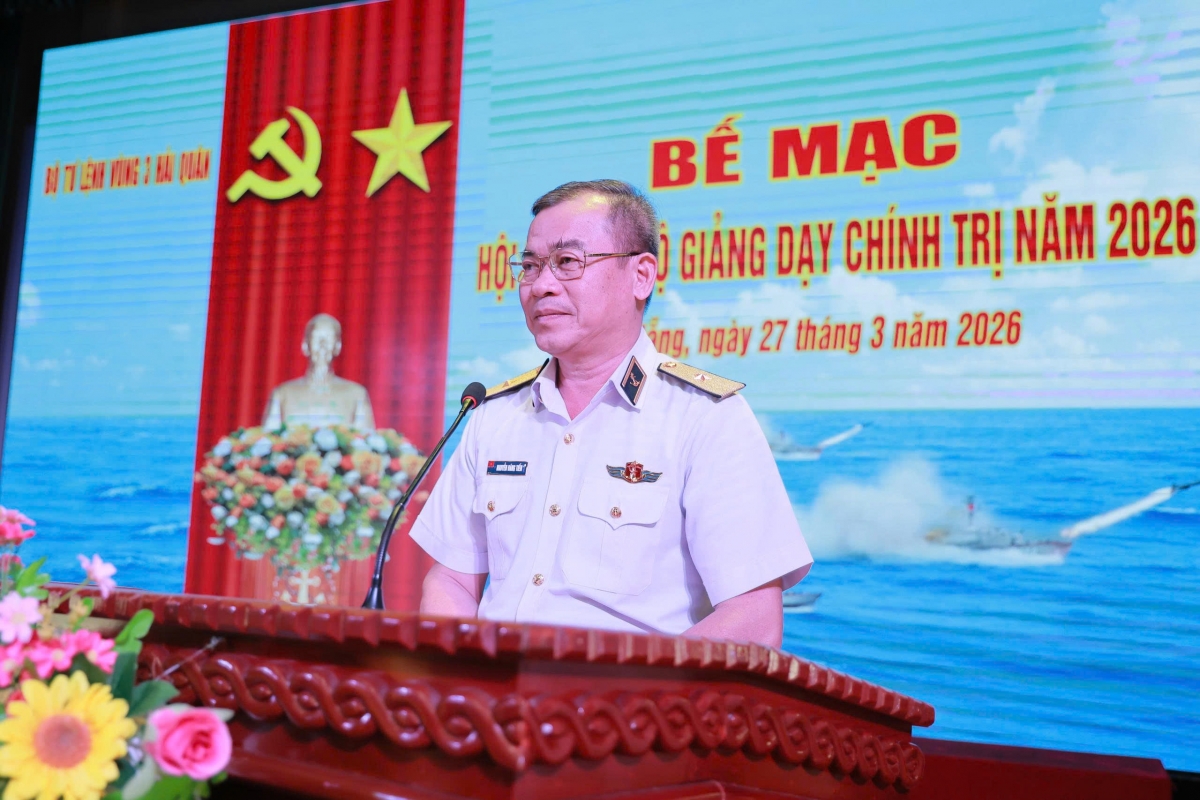 Đồng chí Chuẩn Đô đốc Nguyễn Đăng Tiến, Chính ủy Vùng 3 Hải quân phát biểu chỉ đạo