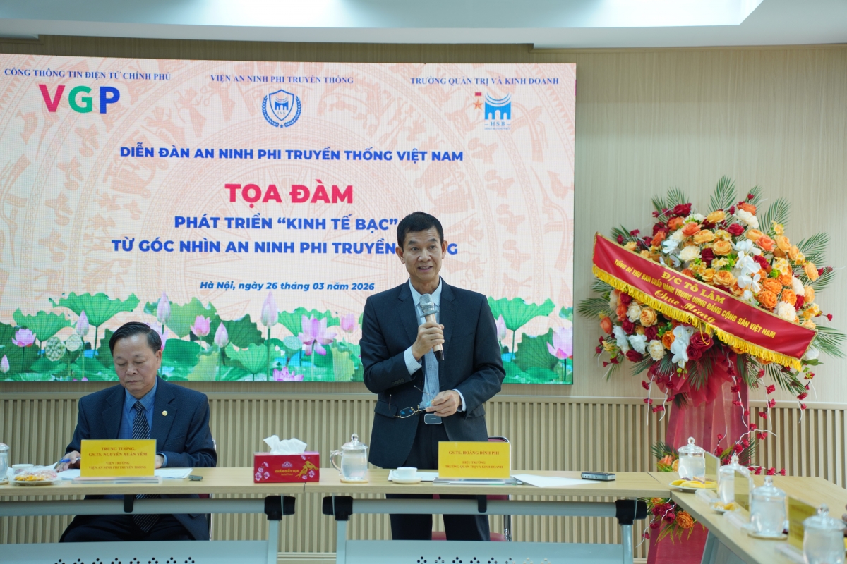 GS.TS Hoàng Đình Phi, Hiệu trưởng Trường Quản trị và Kinh doanh, Đại học Quốc gia Hà Nội