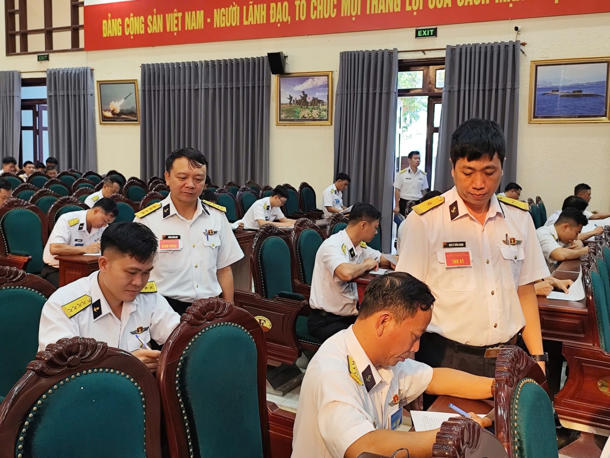 Các thí sinh thực hiện phần thi nhận thức bằng hình thức trắc nghiệm