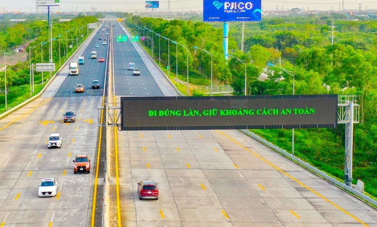 Cao tốc La Sơn - Hòa Liên