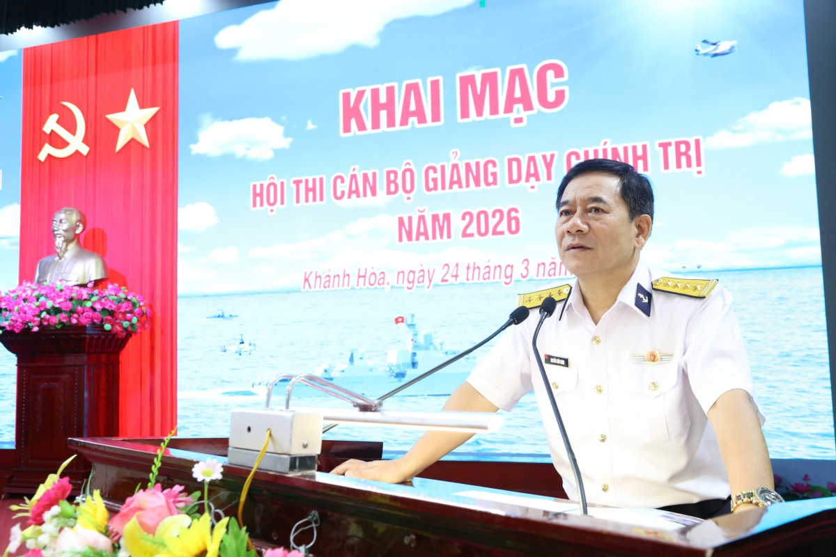 Đại tá Nguyễn Hữu Minh, Ủy viên Ban Thường vụ Đảng ủy, Phó Chính ủy Vùng 4 Hải quân phát biểu khai mạc