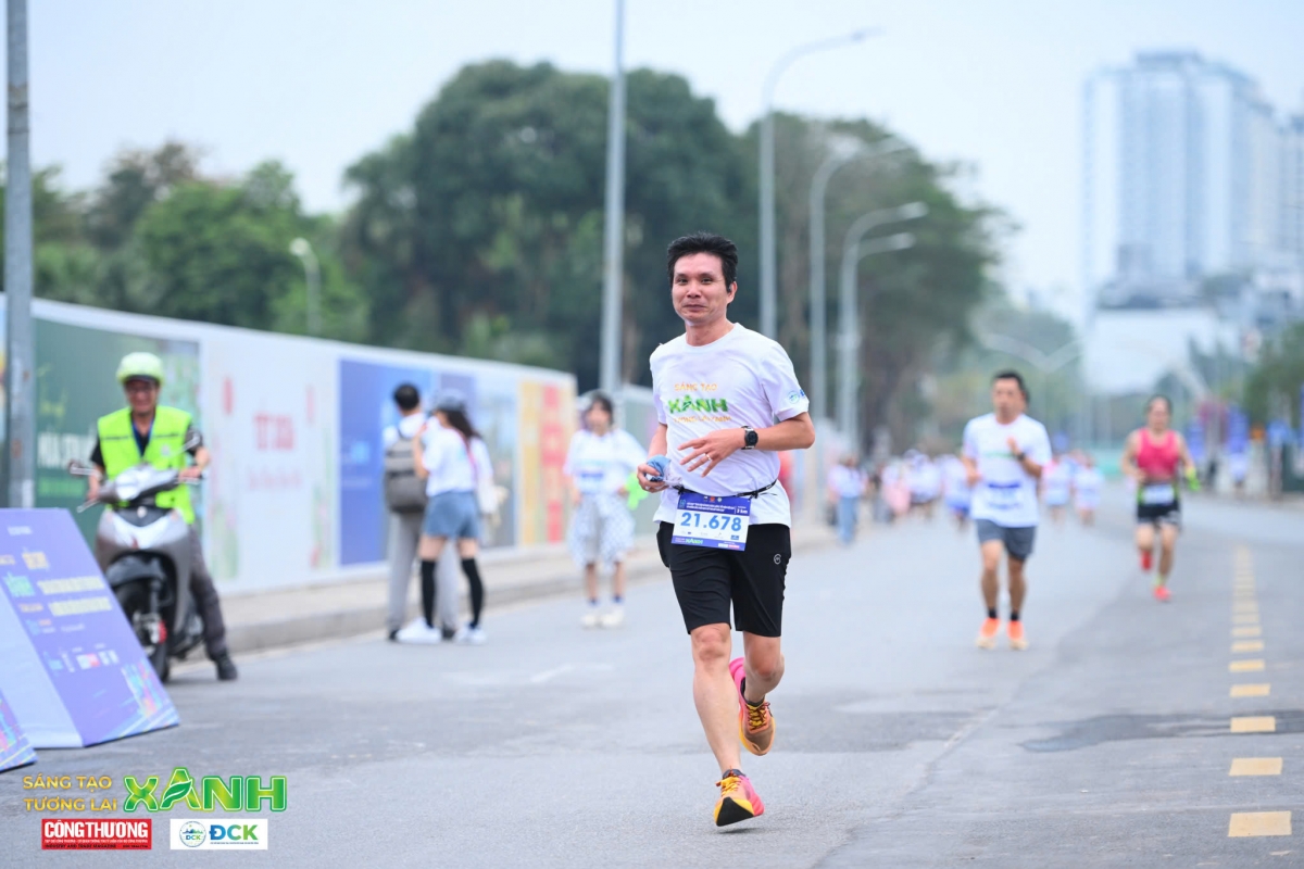 Chuyên gia năng lượng Hà Đăng Sơn tích cực tham gia hưởng ứng các sự kiện Giờ trái đất và tuyên truyền tiết kiệm điện, tiết kiệm năng lượng, sử dụng năng lượng tái tạo, chuyển đổi xanh.