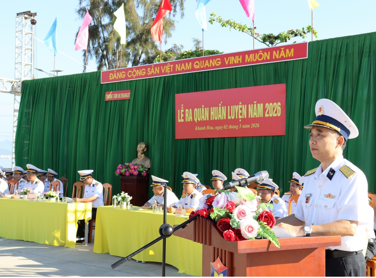 Lãnh đạo Học viện Hải quân phát biểu chỉ đạo tại lễ ra quân
