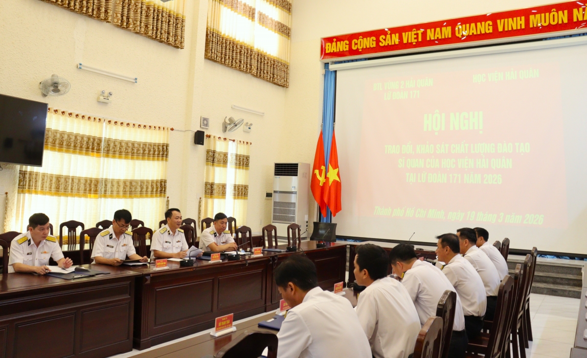 Quang cảnh buổi làm việc, trao đổi tại Lữ đoàn 171, Bộ Tư lệnh Vùng 2 Hải quân