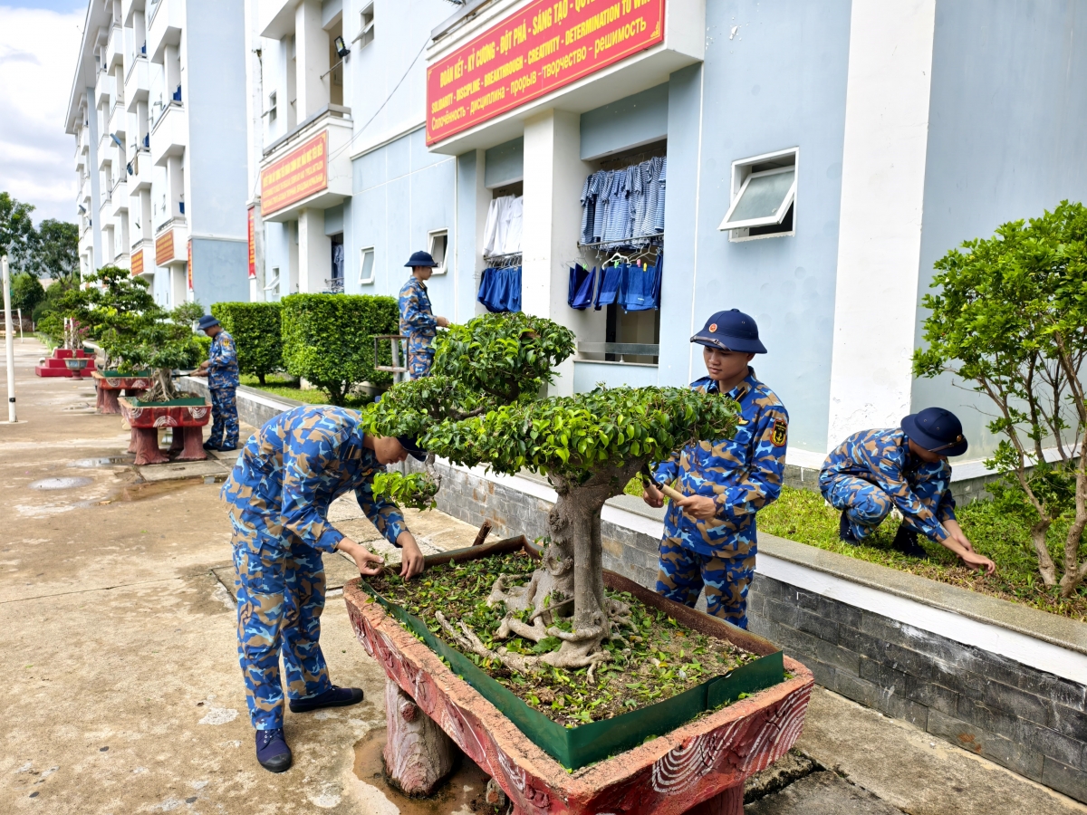 Cán bộ, học viên hưởng ứng “Ngày thứ Bảy tình nguyện”