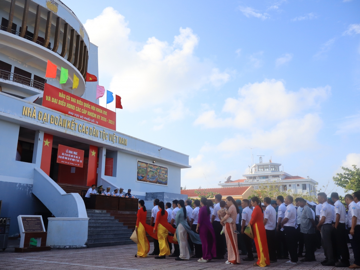 Khai mạc bầu cử tại khu vực bỏ phiếu số 16 (đảo Đá Tây)