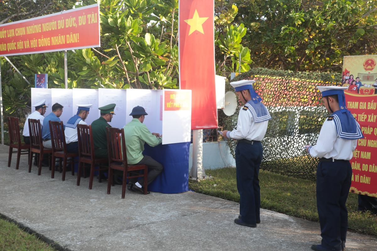 Khu vực viết phiếu bầu cử