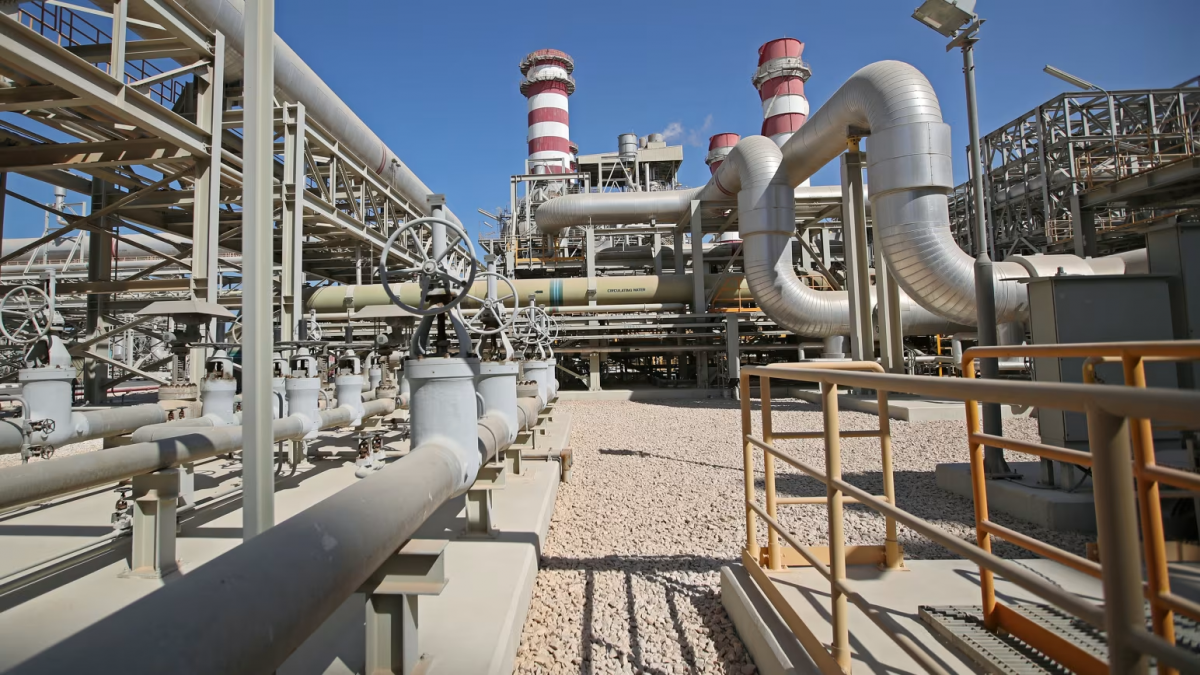 Nhà máy khử mặn lớn nhất thế giới biến nước biển thành nước uống sạch tại Ras Al-Khair Desalination Plant, Saudi Arabia. Ảnh: Reuters