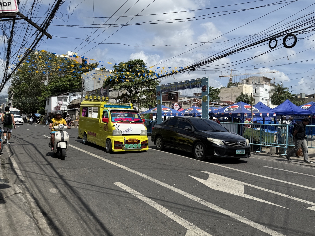 Nhiều người dân lo ngại giá dầu tăng khiến chi phí đi lại và giá nhu yếu phẩm tăng- Ảnh: VOV Jakarta