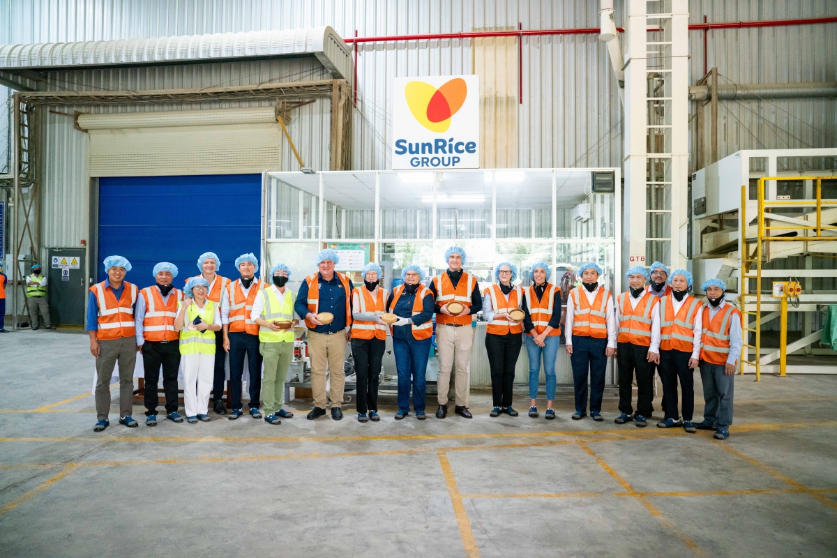 Phái đoàn Australia thăm quan Nhà máy xay xát Lấp Vò