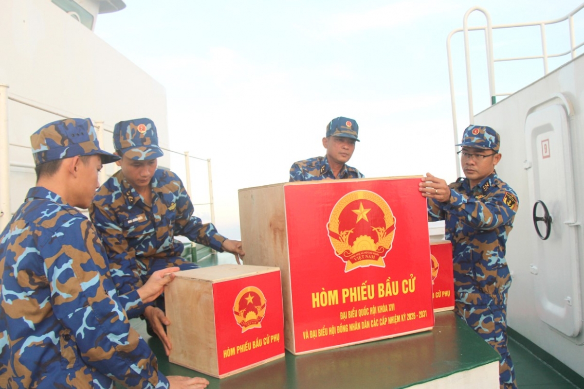 Quá trình vận chuyển ra các đảo, hòm phiếu luôn được bảo quản, kiểm tra để không bị hư hỏng