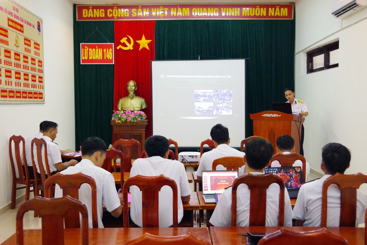 Quang cảnh bàn thi đối tượng Chính trị viên, chính trị viên phó đại đội