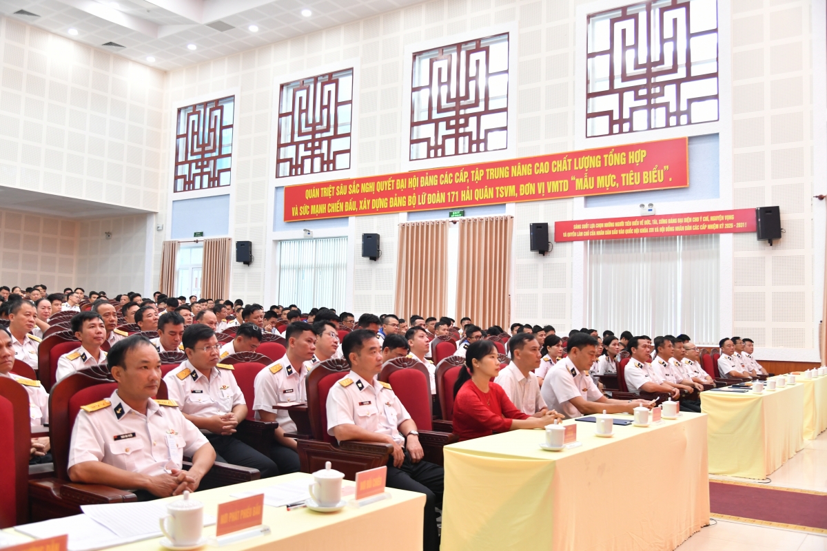 Quang cảnh bầu cử tại Lữ đoàn 171