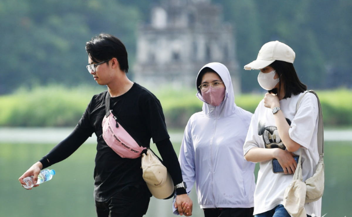 Miền Bắc bắt đầu xuất hiện nắng nóng ở phía Tây, Hà Nội cao nhất 29 độ. Ảnh minh họa