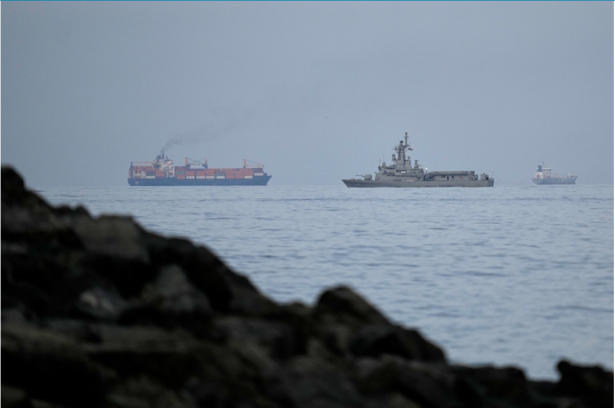 Mỹ ra tối hậu thư buộc Iran mở lại eo biển Hormuz. Ảnh: AP