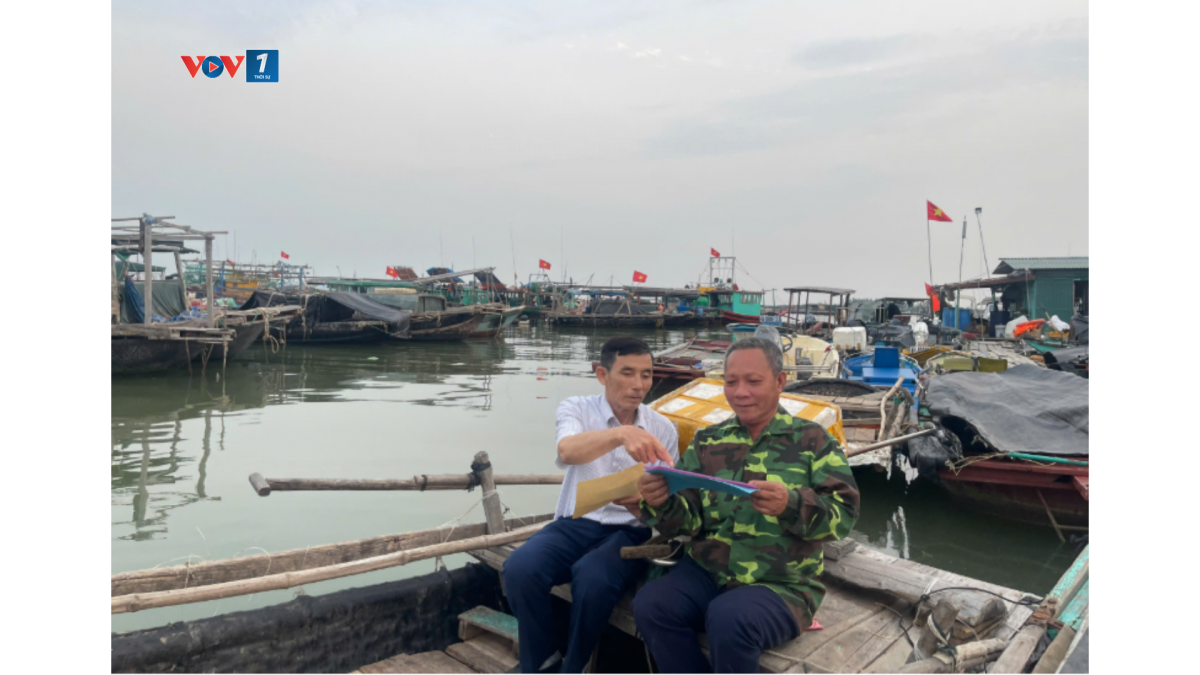 Tại phường Hà An, công tác tuyên truyền không chỉ thông tin qua hệ thống loa truyền thanh, các tổ công tác còn trực tiếp đến từng hộ dân, phát thẻ cử tri, kết hợp tuyên truyền, vận động để bà con chủ động sắp xếp công việc trở về địa phương tham gia bỏ phiếu đúng ngày quy định.