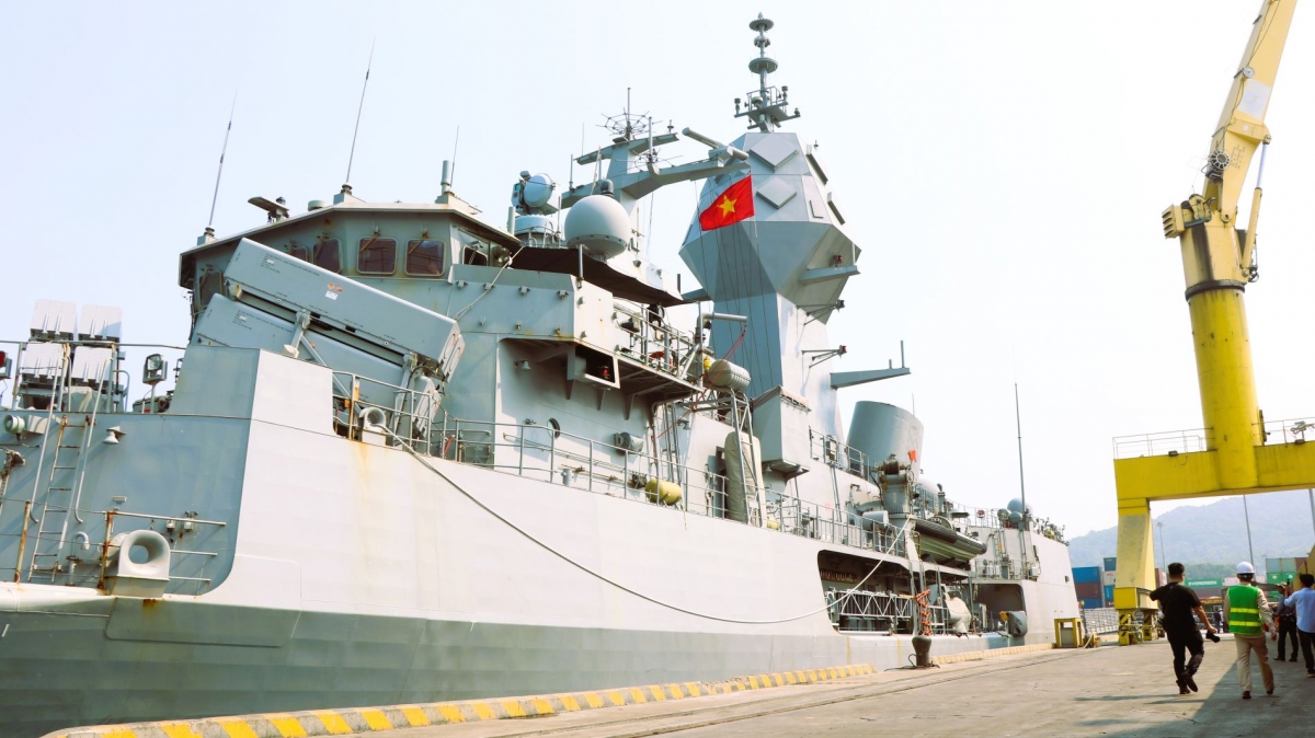 Tàu HMAS Toowoomba là tàu khu trục tên lửa dẫn đường lớp Anzac