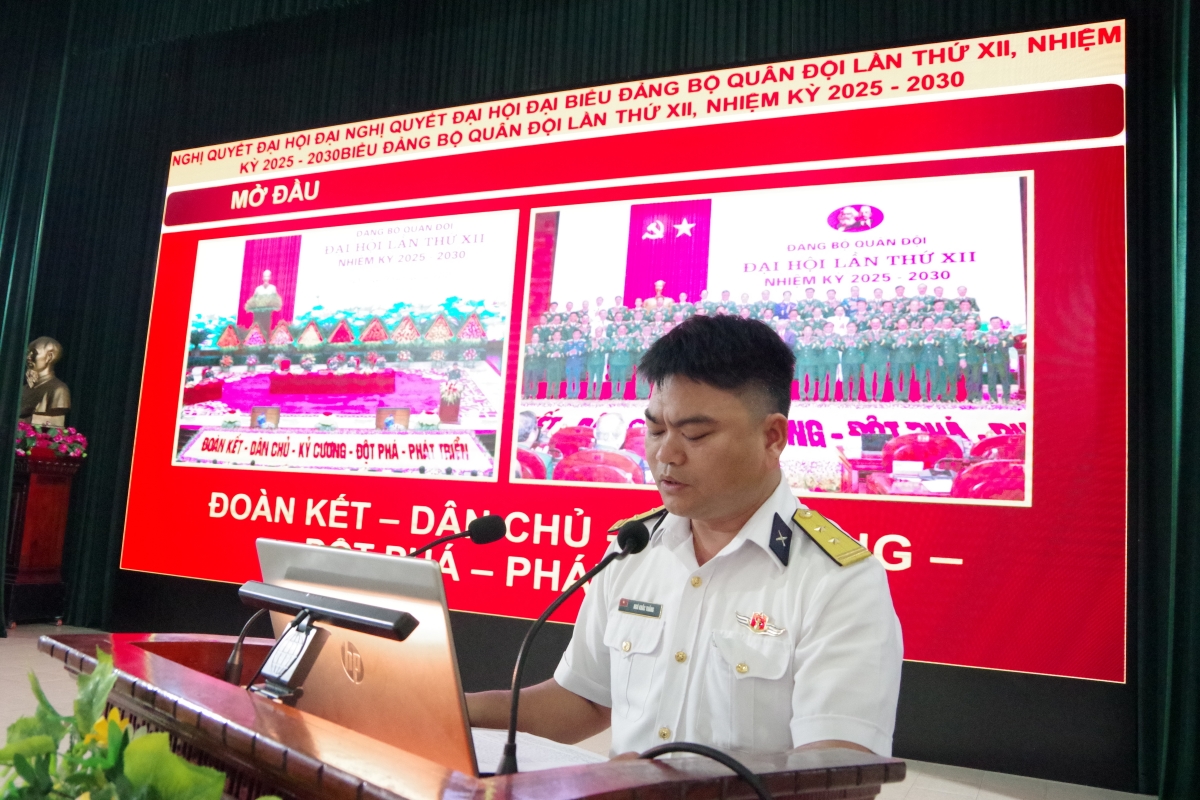 Thí sinh tham gia thi phần thuyết trình