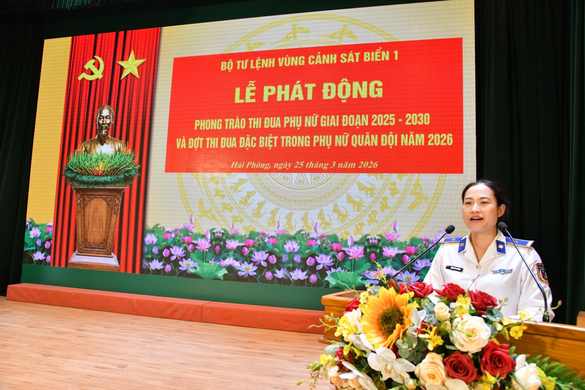 Thiếu tá Phạm Thu Phương – Chủ tịch Hội Phụ nữ Phòng Tham mưu phát biểu giao ước thi đua