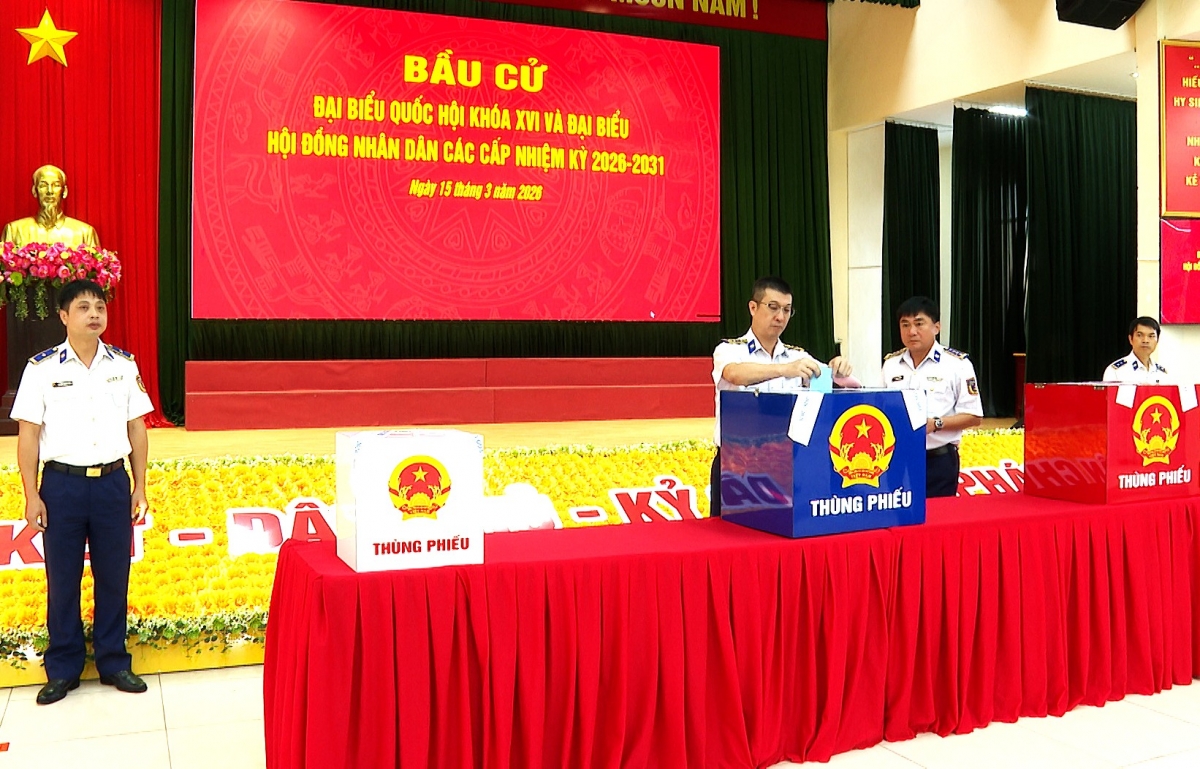Thủ trưởng Bộ Tư lệnh Vùng Cảnh sát biển 3 tham gia bầu cử 