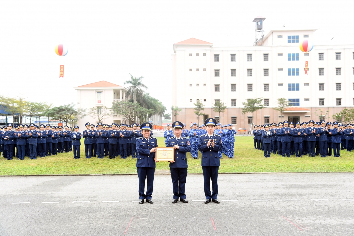 Trung tướng Bùi Quốc Oai trao tặng danh hiệu Đơn vị vững mạnh toàn diện, mẫu mực, tiêu biểu của Bộ Quốc phòng cho Bộ Tư lệnh Vùng CSB 1