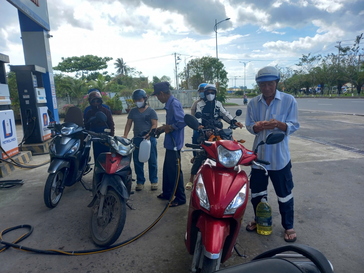 Việc mua, bán xăng dầu tại các địa phương của tỉnh Khánh Hòa diễn ra ổn định.