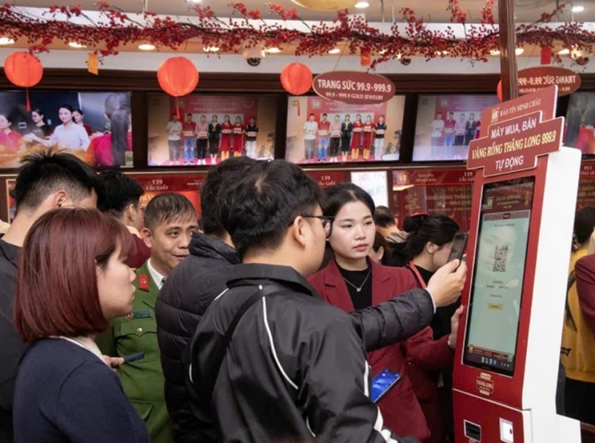 Việc ứng dụng công nghệ với máy bán hàng tự động được Bảo tín Minh Châu triển khai nhằm phục vụ khách hàng tốt nhất