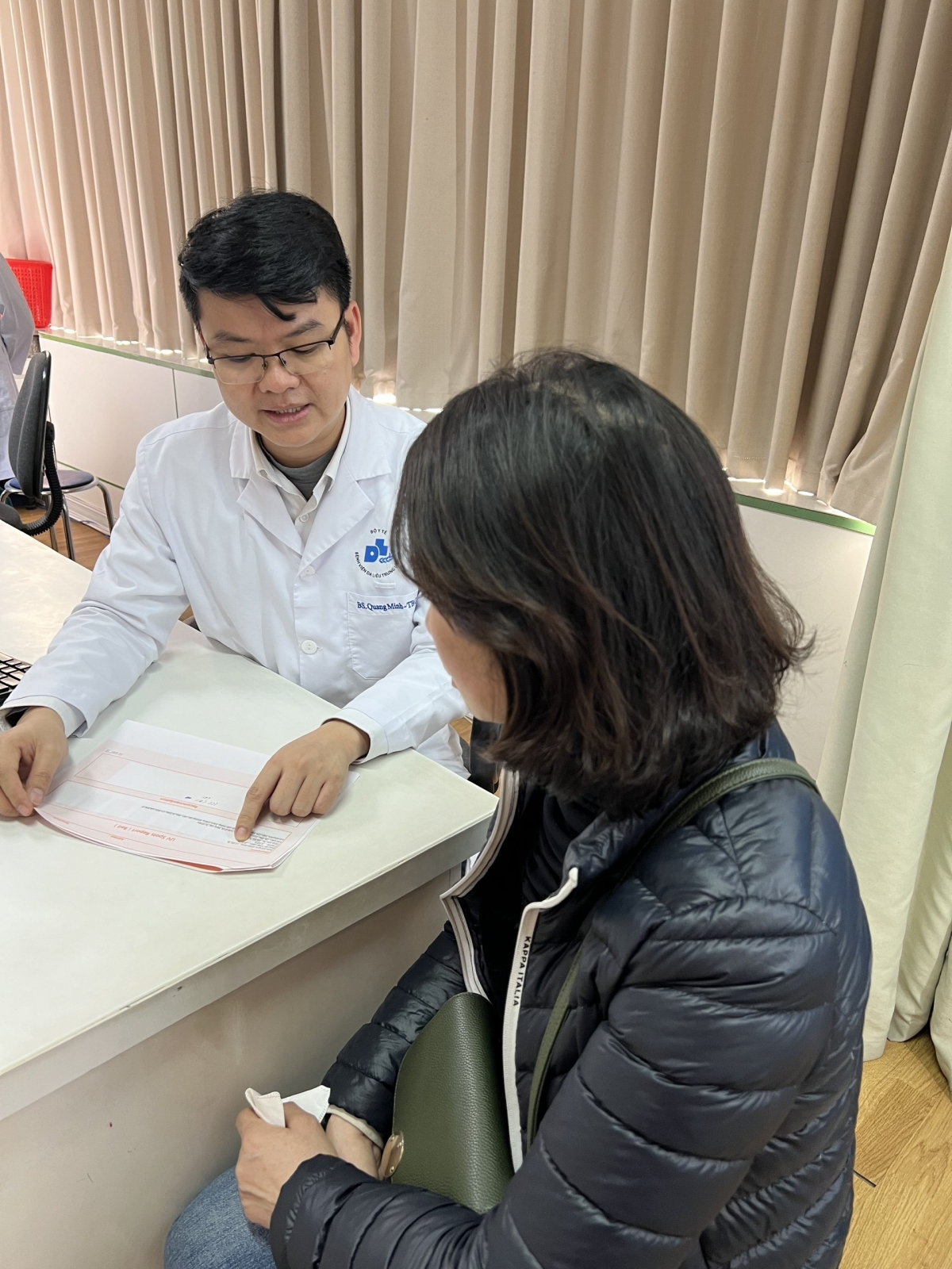 Khi gặp các vấn đề về da, người dân cần đến các cơ sở y tế chuyên khoa để điều trị, chăm sóc đúng cách