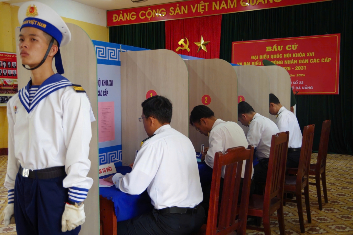 Cử tri tiến hành lựa chọn những đại biểu để bầu cử