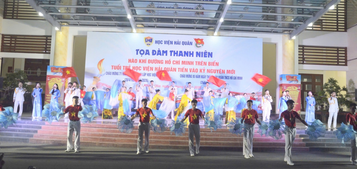 Tiết mục văn nghệ trong buổi toạ đàm