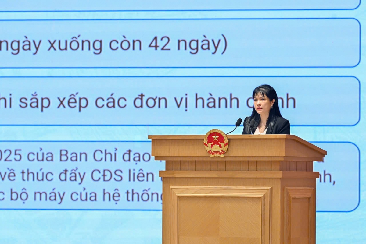 Bà Tạ Thị Yên, Phó Chủ nhiệm Uỷ ban Công tác đại biểu, Phó Chánh Văn phòng Thường trực Hội đồng bầu cử Quốc gia phát biểu tại hội nghị