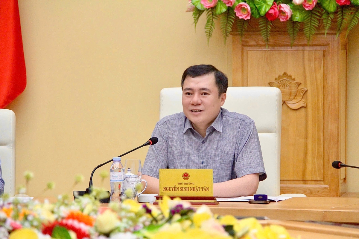Thứ trưởng Bộ Công Thương Nguyễn Sinh Nhật Tân: Qua tiến hành kiểm tra cũng như lấy ý kiến, đánh giá của các nhà sản xuất, hiệp hội ô tô xe máy, hầu hết các loại xe đều phù hợp để sử dụng xăng E10.