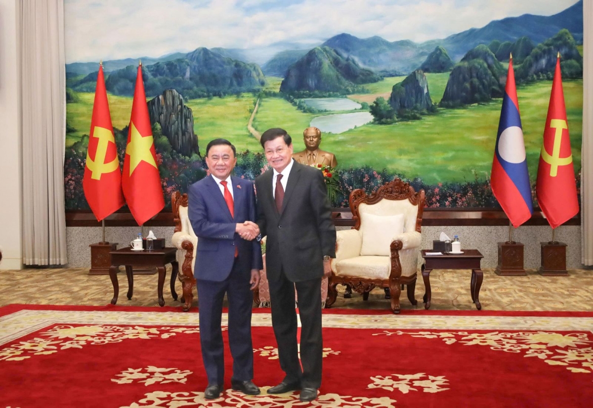 Đồng chí Trần Cẩm Tú và Tổng Bí thư, Chủ tịch nước Lào Thongloun Sisoulith