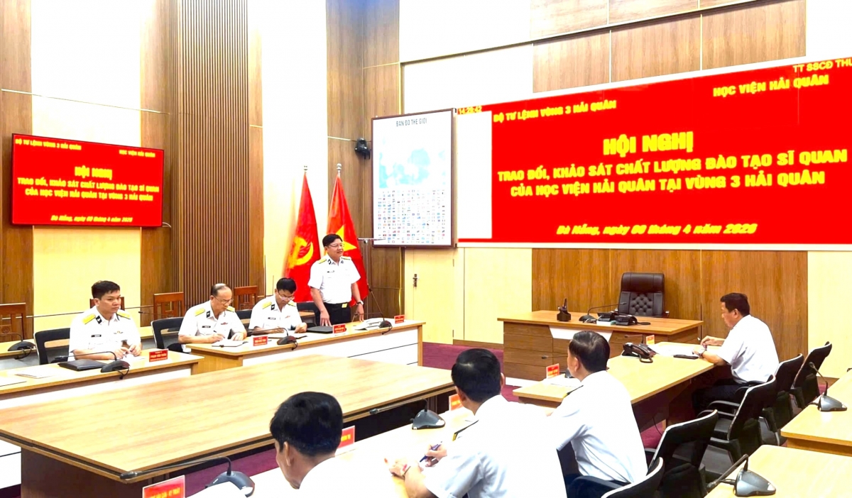 Đoàn công tác làm việc nắm chất lượng đào tạo cán bộ tại Vùng 3 Hải quân
