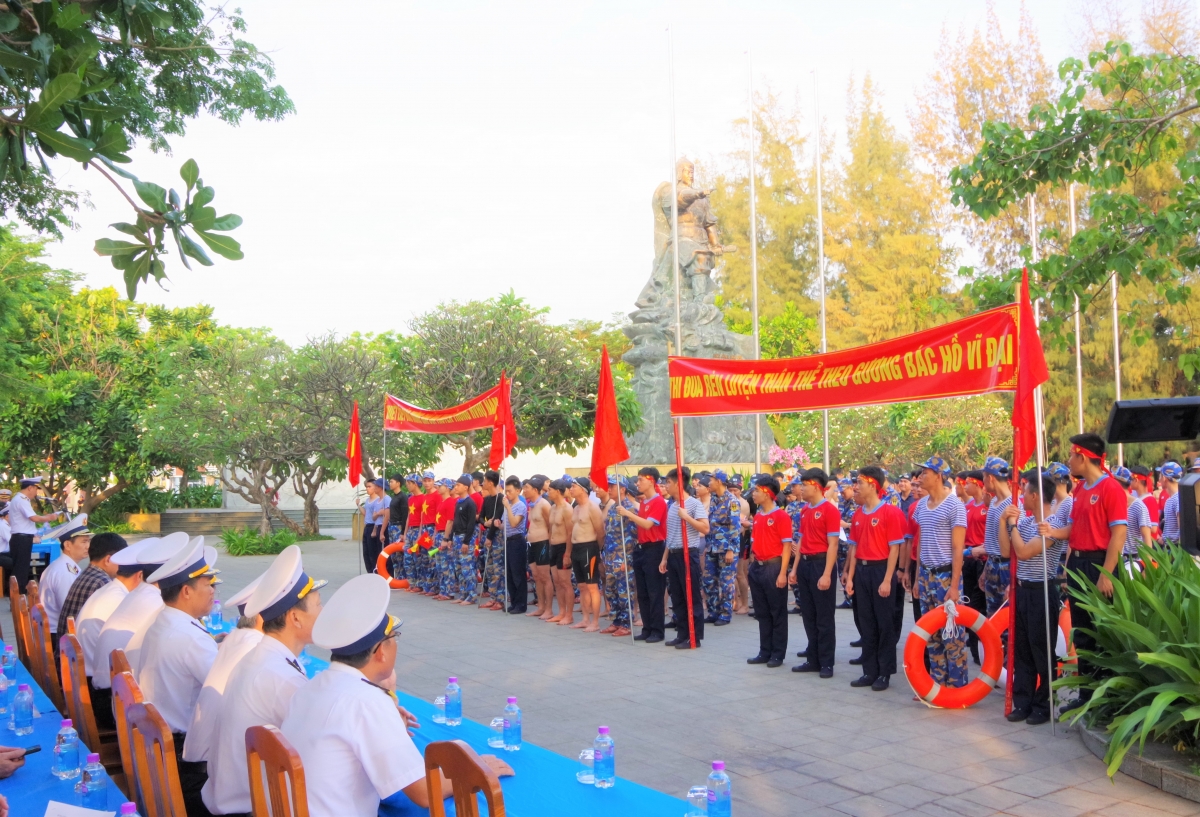  Quang cảnh buổi khai mạc