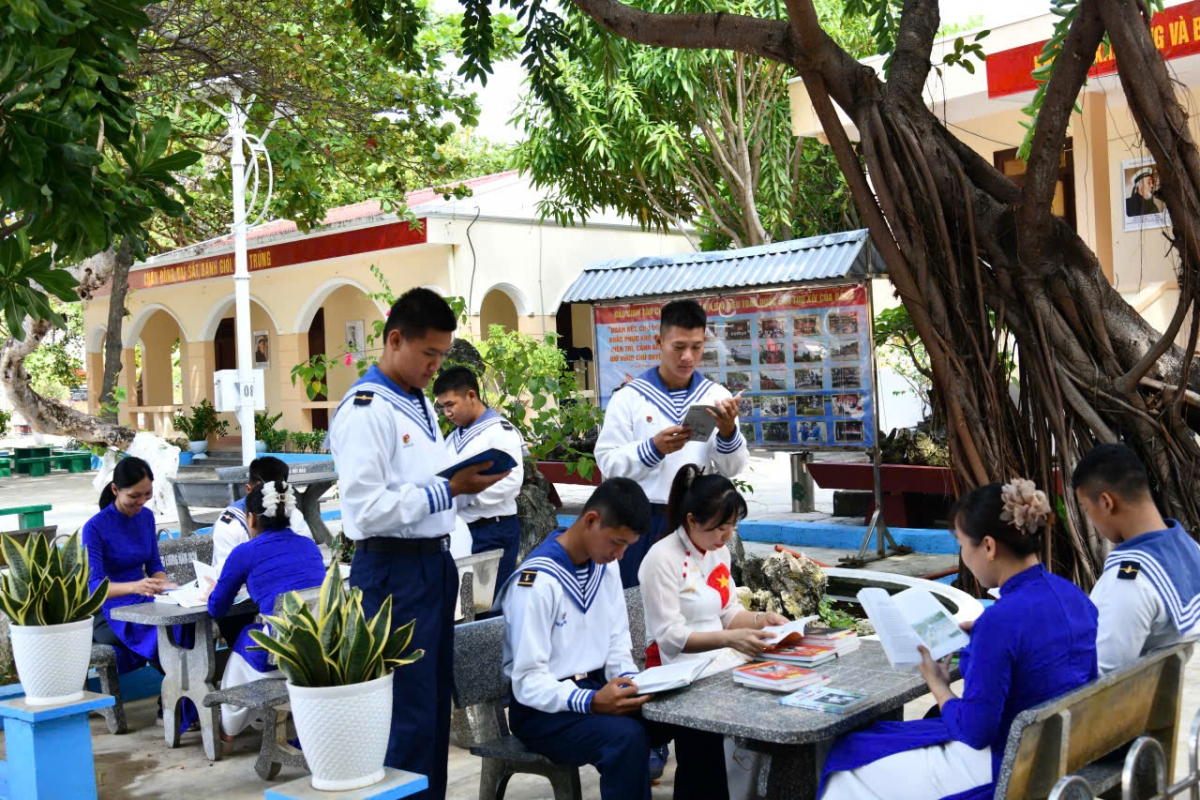  Phụ nữ đảo Sinh Tồn, Đặc khu Trường Sa tham gia ngày sách và văn hóa đọc Việt Nam năm 2026