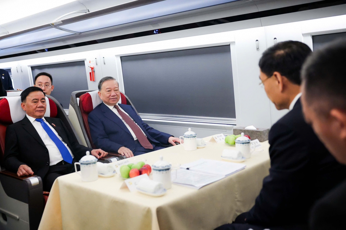 Tổng Bí thư, Chủ tịch nước Tô Lâm cùng đoàn đại biểu cấp cao Việt Nam thăm thành phố Nam Ninh, Trung Quốc bằng tàu cao tốc