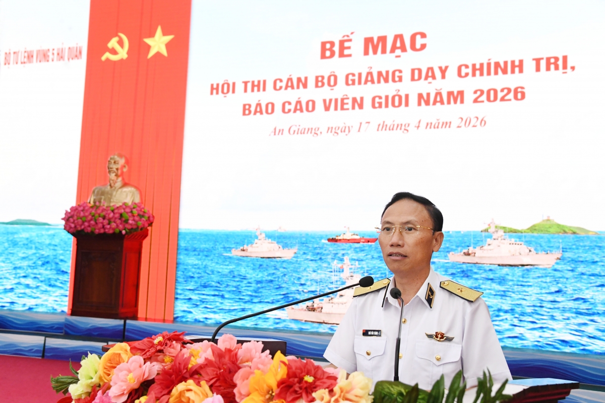 Chuẩn Đô đốc Ngô Văn Thành phát biểu