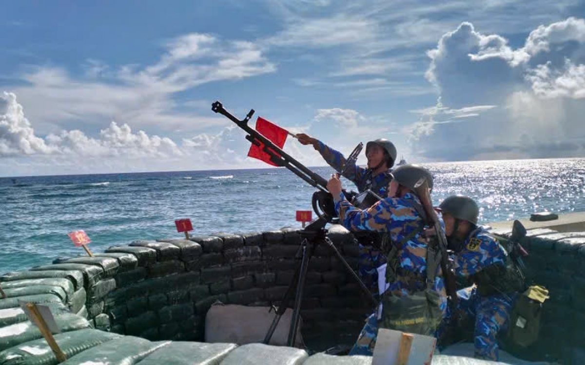 Cán bộ, chiến sĩ đảo Đá Đông C huấn luyện sẵn sàng chiến đấu bảo vệ đảo