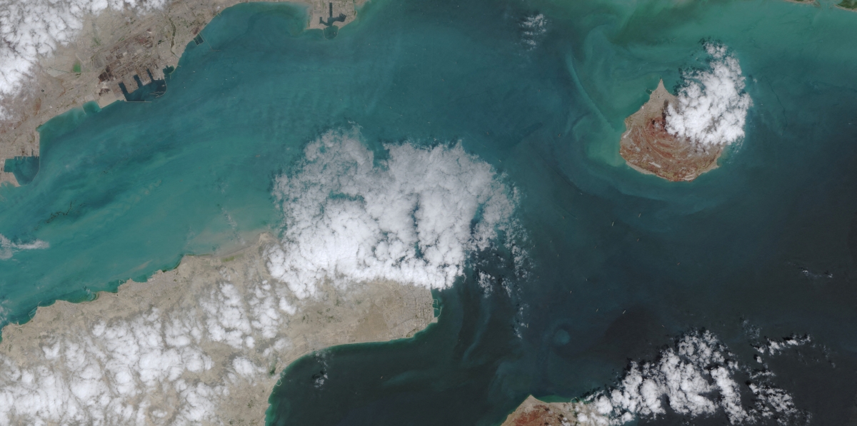 Hình ảnh vệ tinh cho thấy sự di chuyển của tàu thuyền tại eo biển Hormuz (Ảnh: Reuters)