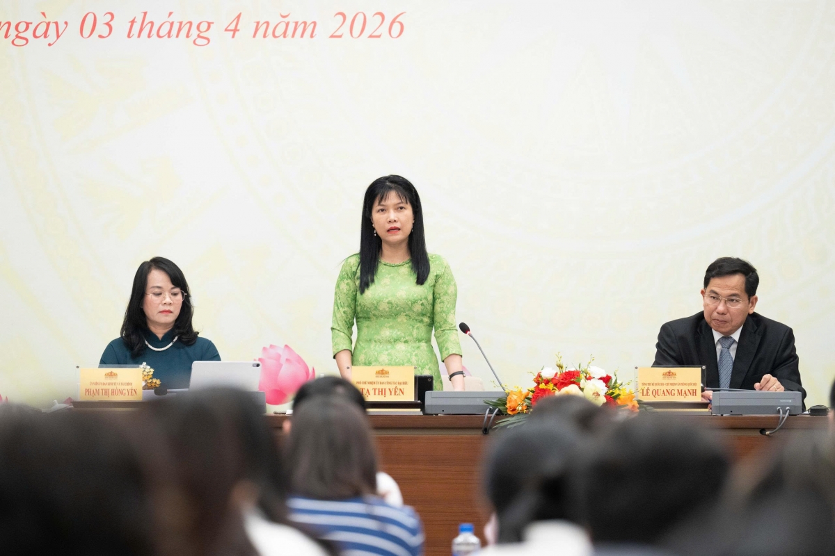 Phó Chủ nhiệm Ủy ban Công tác đại biểu của Quốc hội Tạ Thị Yên thông tin tại buổi họp báo