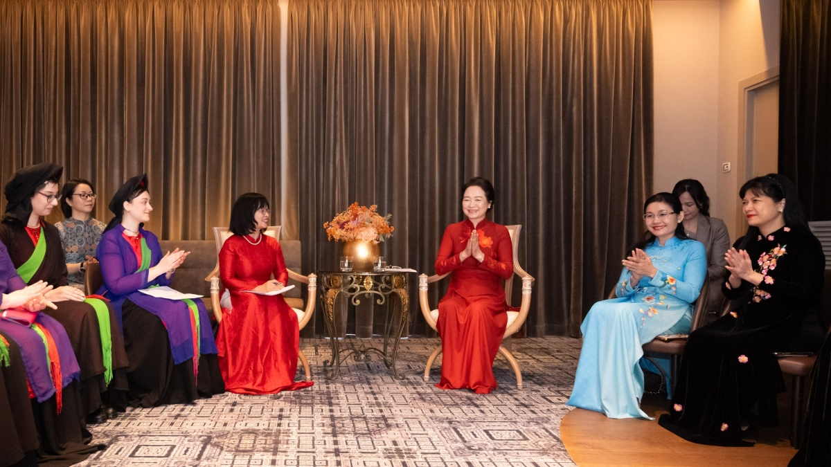 Phu nhân Nguyễn Thị Thanh Nga giao lưu với Hiệp hội Nhịp cầu Văn hóa Italia - Việt Nam