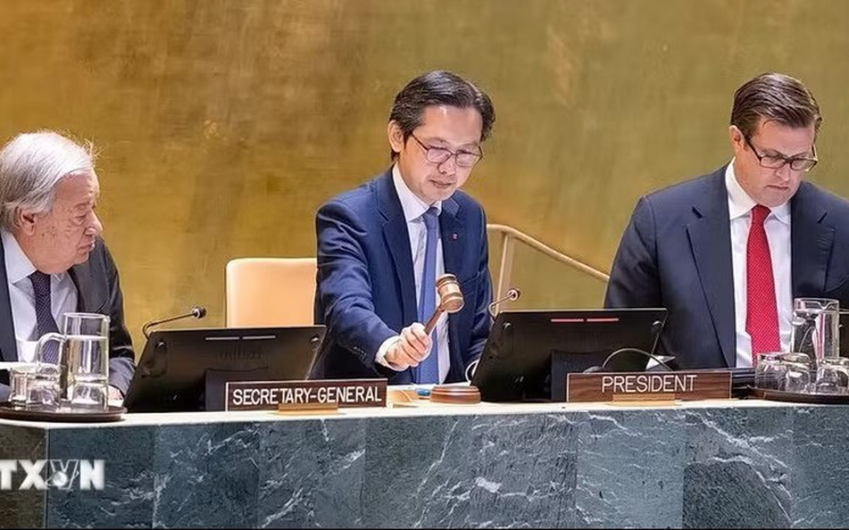 Đại sứ Đỗ Hùng Việt, Chủ tịch được chỉ định của Hội nghị, điều hành Phiên khai mạc. (Ảnh: Thanh Tuấn/TTXVN)