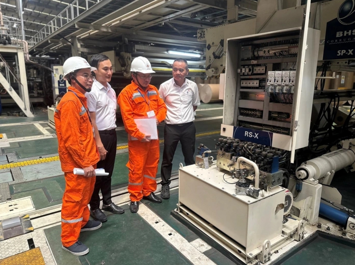 Doanh nghiệp đẩy mạnh đổi mới công nghệ, loại bỏ dần công nghệ cũ tiêu tốn điện năng.