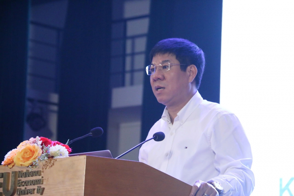 Ông Huỳnh Văn Chương, Cục trưởng Cục Quản lý chất lượng, Bộ GD&amp;ĐT thông tin tại Hội nghị